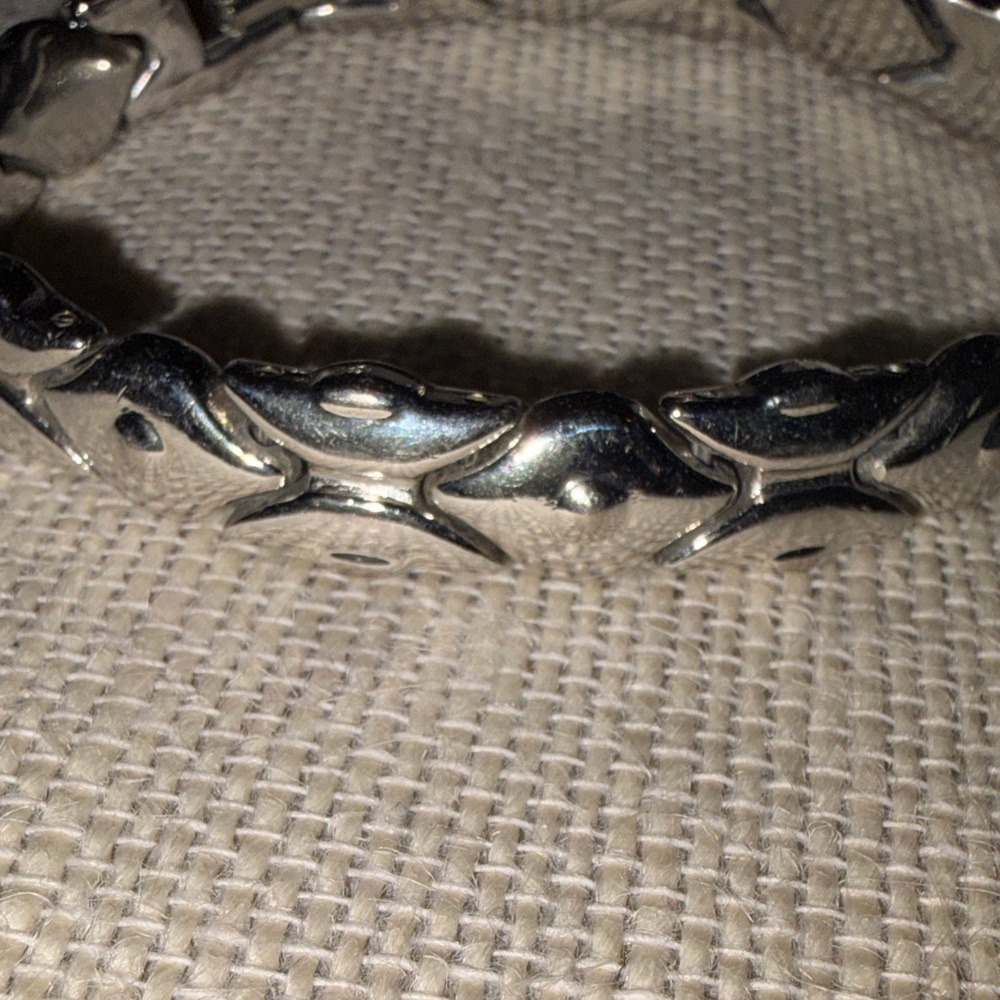 Chic Silver Bracelet for Women - Picture 2 of 6